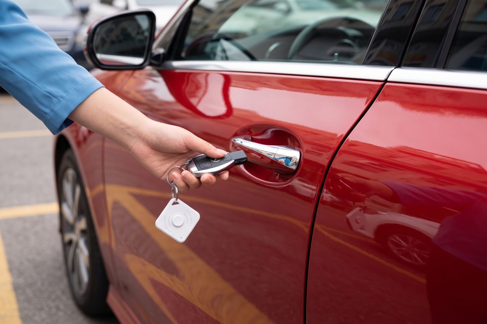 donna sblocca auto con e-block